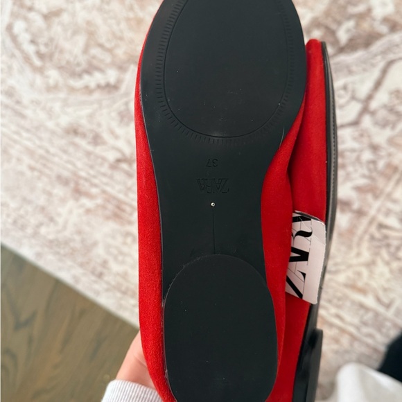 Zara Women's Bold Red Flats - Picture 6 of 8